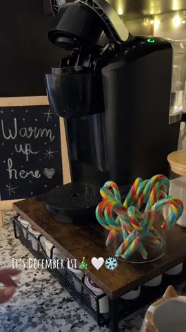Its christmas season 🎄❄️🤎  #creatorsearchinsights #contentcreator #coffeebar #fy 