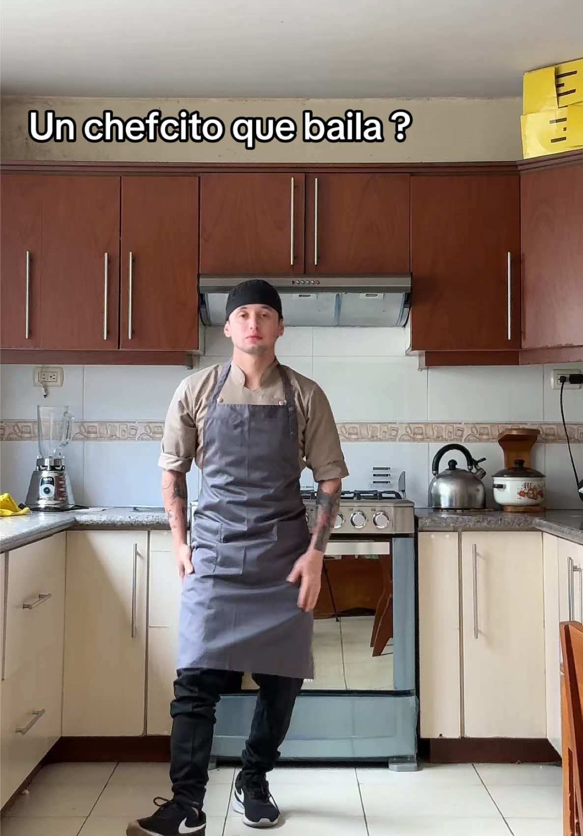 Chefcito de confianza antes de cocinar #baile #chef #cocina #cocinando #trend @J2ssy #viral #fpy #parati #trend #bailando 