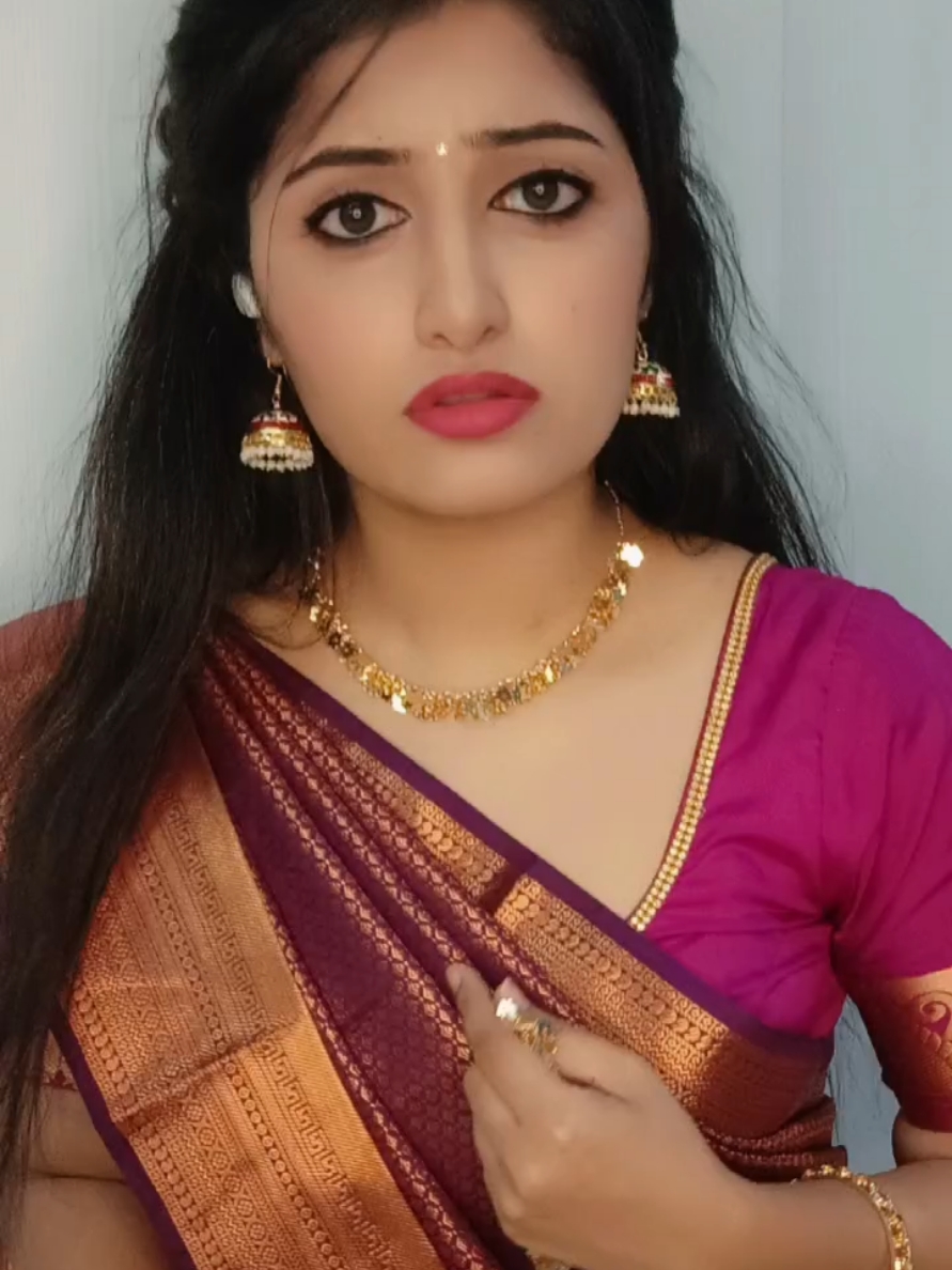 Ithu Nagavalli yude chilanka tanne Anu. 😒  #nagavalli #mohanlal #gccmallu #fyp #pepsikickoffshow #malayaliz #malayalamdialogue #malayalam #malayalamlipsync #trending #foryoupage #1millionaudition #fypシ #dmtt_tiktok 