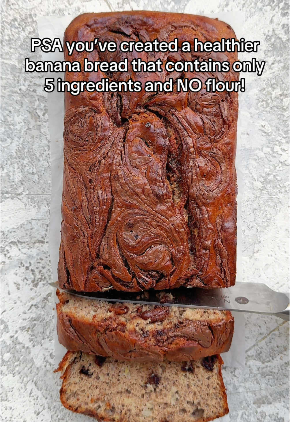 RECIPE BELOW 👇🏽 ⁣ 🌀NUTELLA SWIRL BANANA BREAD🌀⁣ ⁣ HIT SAVE AND MAKE THIS RIGHT NOW!!!⁣ ⁣ ✅5 ingredients⁣ ✅No flour ⁣ ✅SO DAMN TASTY⁣ ⁣ Enjoy!⁣ ⁣ DB x⁣ ⁣ INGREDIENTS ⁣ ⁣ ▪️3 ripe bananas, mashed ⁣ ▪️1 cup drippy peanut butter ⁣ ▪️2 eggs ⁣ ▪️1 tsp baking powder ⁣ Topping: 2 tbsp of Nutella ⁣ Chocolate chips (optional) ⁣ ⁣ METHOD ⁣ ⁣ ▪️Preheat oven 180c⁣ ▪️In a large bowl mix together all the ingredients. ⁣ ▪️Pour mixture into a prepared loaf tin⁣ ▪️Add a few dollops of Nutella and swirl ⁣ ▪️Bake for 50-55 minutes ⁣ ⁣ #bananabread #healthyrecipes #chocolate #EasyRecipes #quickrecipes #Recipe 