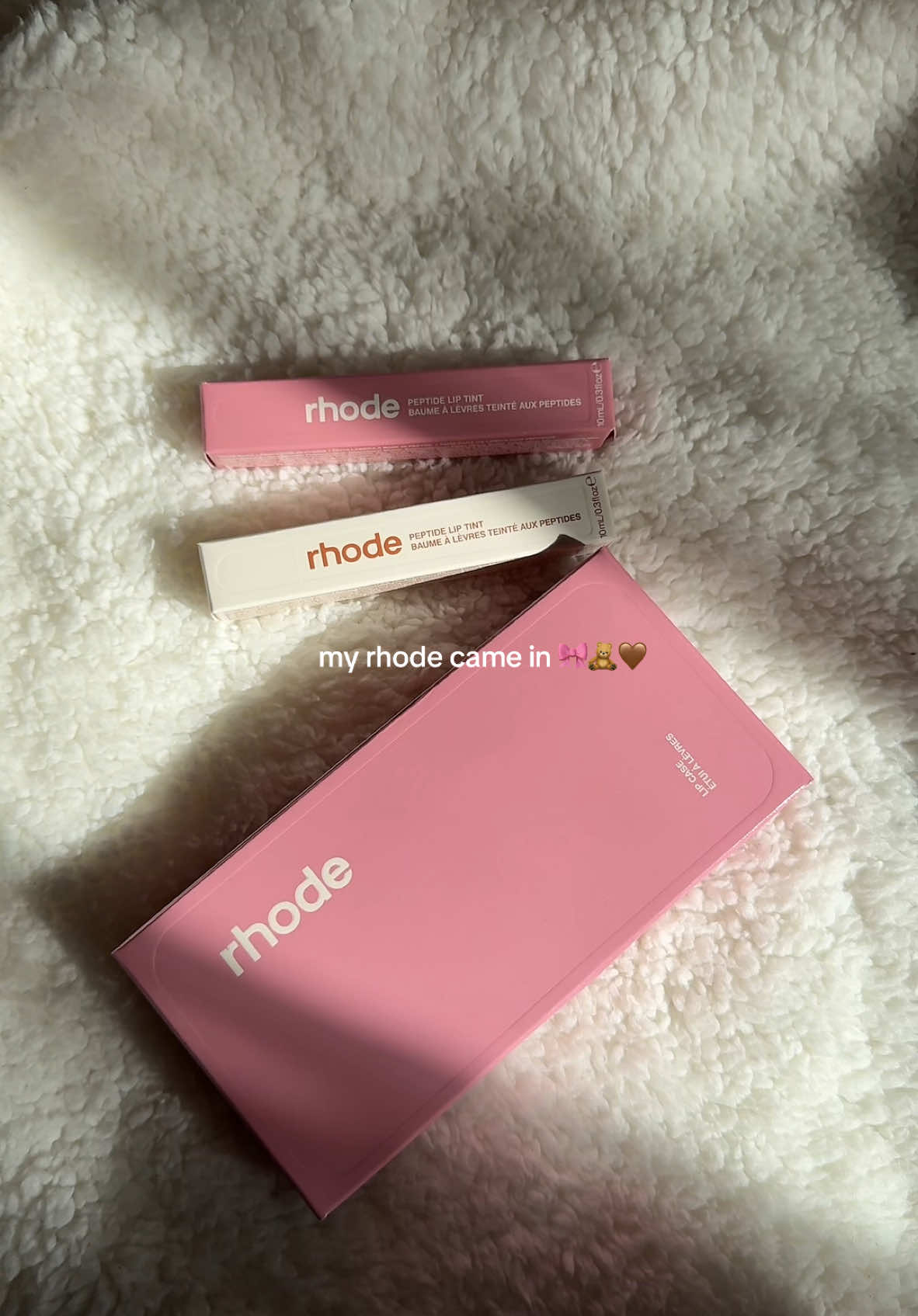 got my rhode too!! 🧸🎀🤎 @rhode skin , @Hailey Bieber  #rhode #rhodephonecase #pink #makeup #lipgloss #haileybieber 