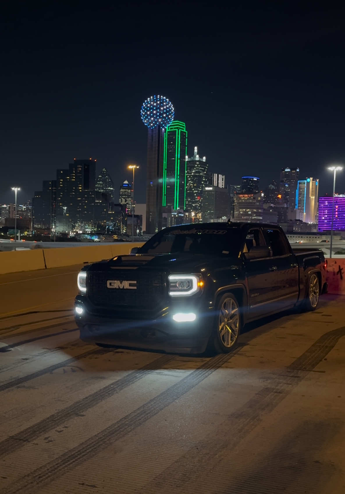 #fyppppppppppppppppppppppp #explorepage✨ #droppedtrucks #lowtrucks #OverwatchMe #gmc #tumbado #trokasbajitas #viral #parati #fyp #fypシ #trokastumbadas #denali #dallas 