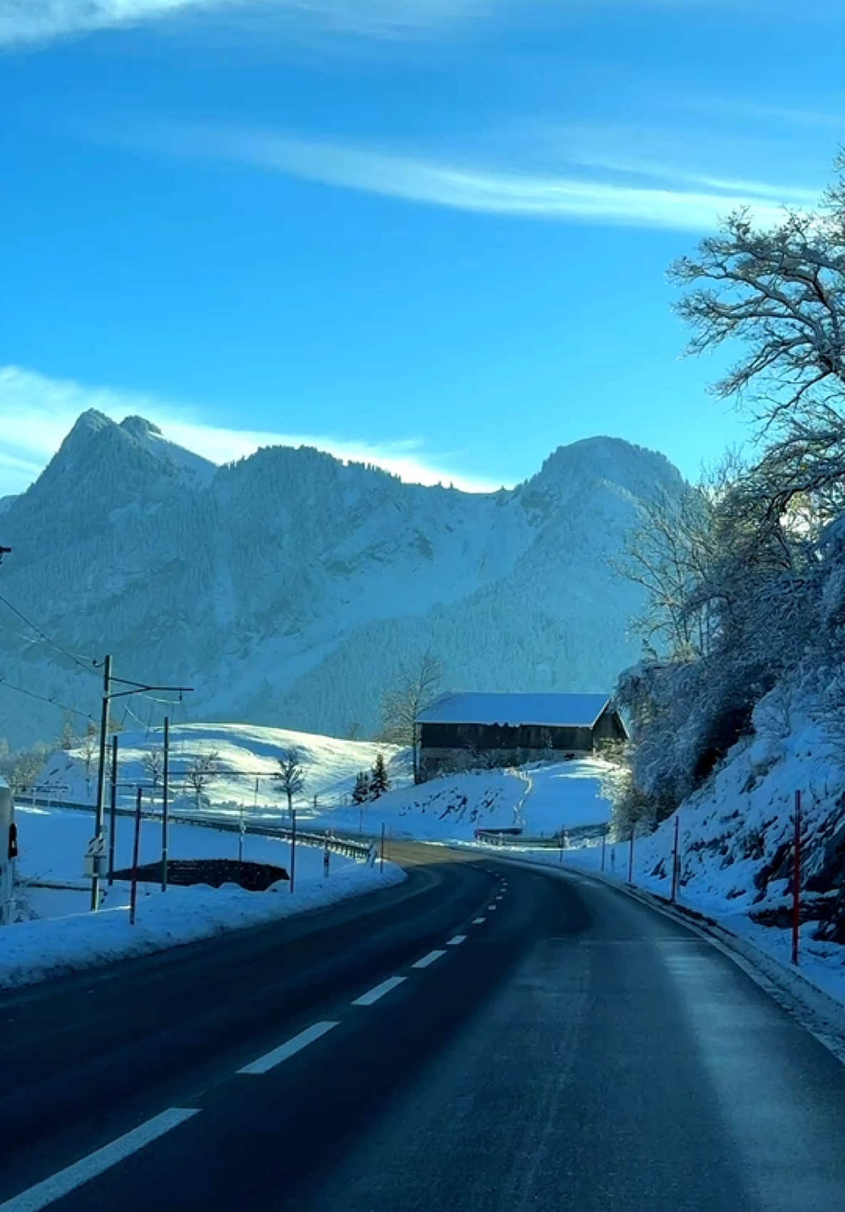 #switzerland🇨🇭 #switzerlandnature #switzerlandtourism #switzerlandtravel #switzerlandmountains #swissroads #beautifulview #beautifulplaces #beautifuldestinations #cejour #claudia__rodrigo 