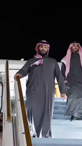 يزهى الملابس أي لبس وأي لون🩶 #محمد_بن_سلمان 