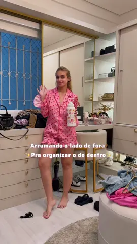 Quando me ver arrumando o closet, silencio, estou organizando minha mente 💆🏼‍♀️✨🩷 #organization #closet #faxina #yascorse 