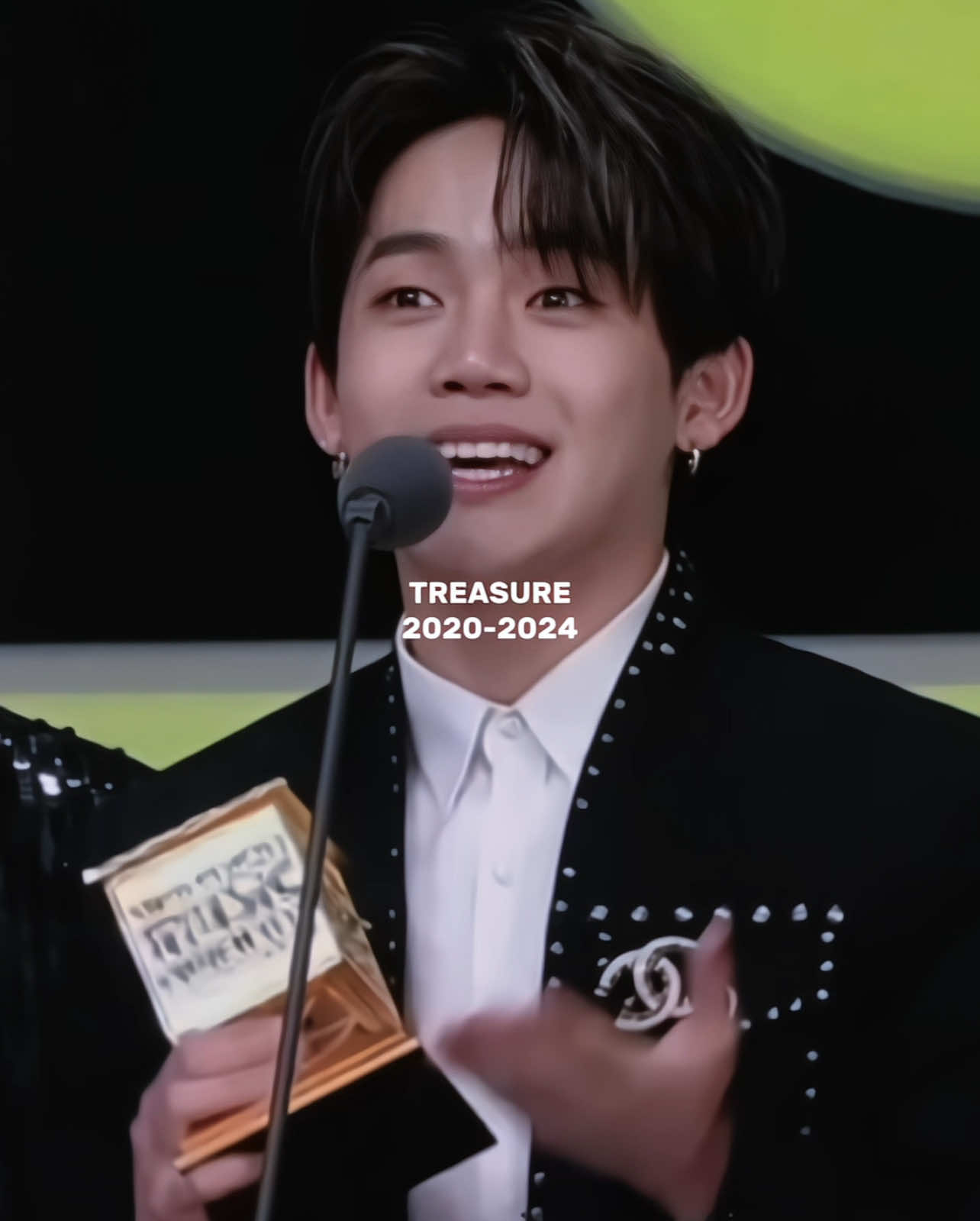 thanks to hyunsuk and jihoon for your hardwork being the best leader of treasure for 4 years, both of you doing great and very well, we appreciate it and welcome the new leader junkyu and asahi, i hope junkyu and asahi can be the best leader like hyunsuk and jihoon, i'm crying rn T_T #treasure #hyunsuk #jihoon #junkyu #asahi #leader #ygentertainment @yg_treasure_official