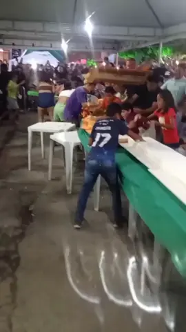👀😳😬 AH, MAS NA MINHA CIDADE, NUNCA A PREFEITURA FAZ UM BOLO DE ANIVERSÁRIO PARA COMEMORAR O ANIVERSÁRIO DA CIDADE! A PREFEITURA VAI E FAZ, E A POPULAÇÃO 👀😬😳