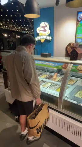 Sorry my hands are full 😰 #fypシ゚viral #foryou #viral #icecream #explore 