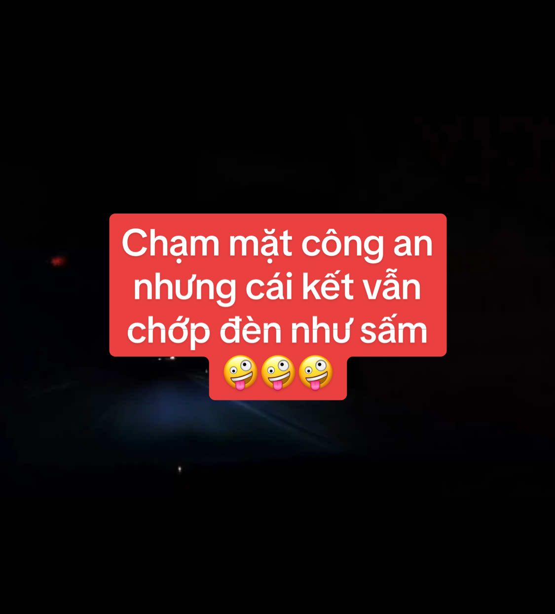 Trả lời @SadGuy7777 chỉ cần lỡ tay cái là mất tiền với mấy a nóc xe gắn đèn xanh đèn đỏ ngay 😂😂.cơ mà cái kết vẫn như sấm chớp  #xuhướng #đèntrợsáng #đènxesiêusáng #h4s 