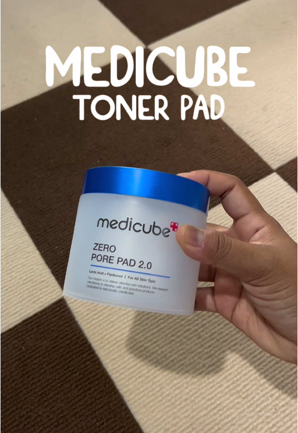 My first toner pad and im impressed! Pakai everyday dari minggu lepas, i can see my skin makin smooth!! Tak sabo nak habiskannn kot2 dapatla glass skin ye 😍 #medicube #medicubemy #medicubetonerpad #medicubezeroporepad 