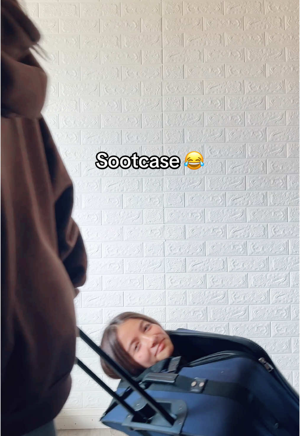 Can't forget my sootcase 😂 #ilikemysuitcase #sootcase #funny #sisters #fypageeee 