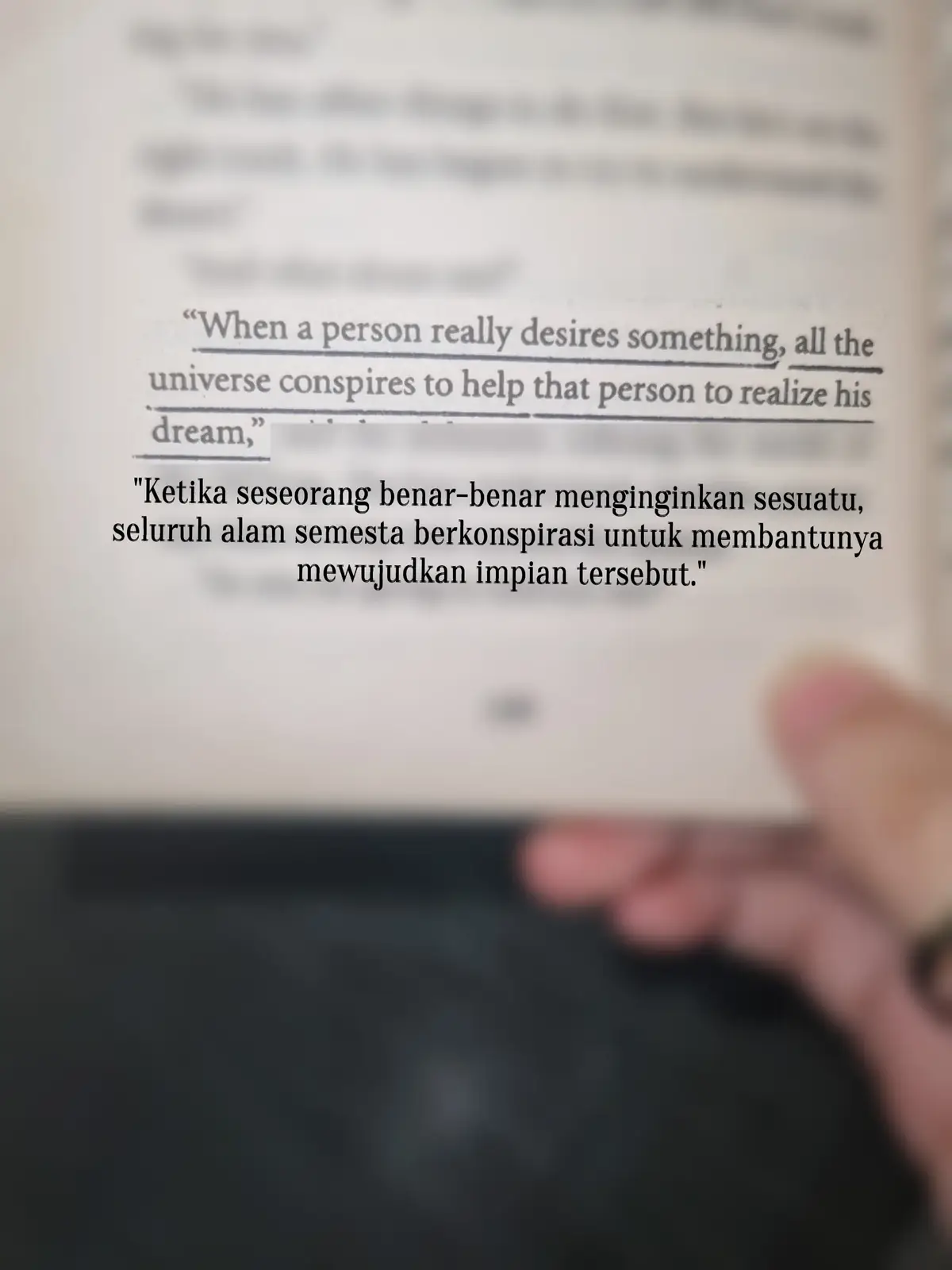 Buku yang akan dibahas berulang kali kedepannya 😅 banyak banget life lesson yang didapat dengan penyampaian cerita yang sangat sangat mudah dipahami. Aku sangat merekomendasikan buku ini untuk beginner's english reader karena bahasa yang digunakan bahasa Inggris sehari-hari ✨️📚 #paulocoelho #booktop #bookstoread #bukurekomendasi #rekomendasibuku #booktokindonesia #BookTok 