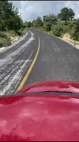 #camionetaroja #carretera #diversión #diasoleado🌞 