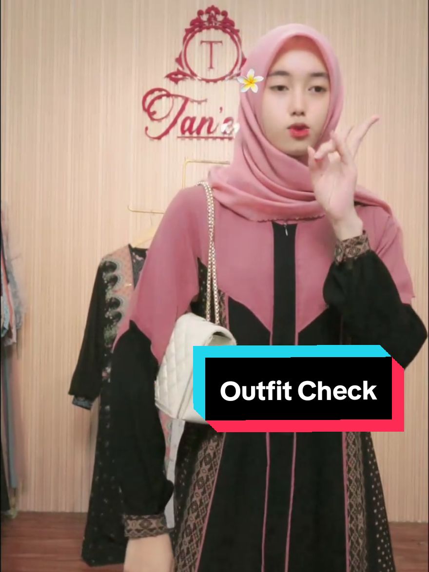 Outfit of the day 🥰🥰 #Abaya#fyp#OOTD#live#liveevent#Gamis#racuntiktok#kampus #LIVEhighlights #TikTokLIVE #LIVE 