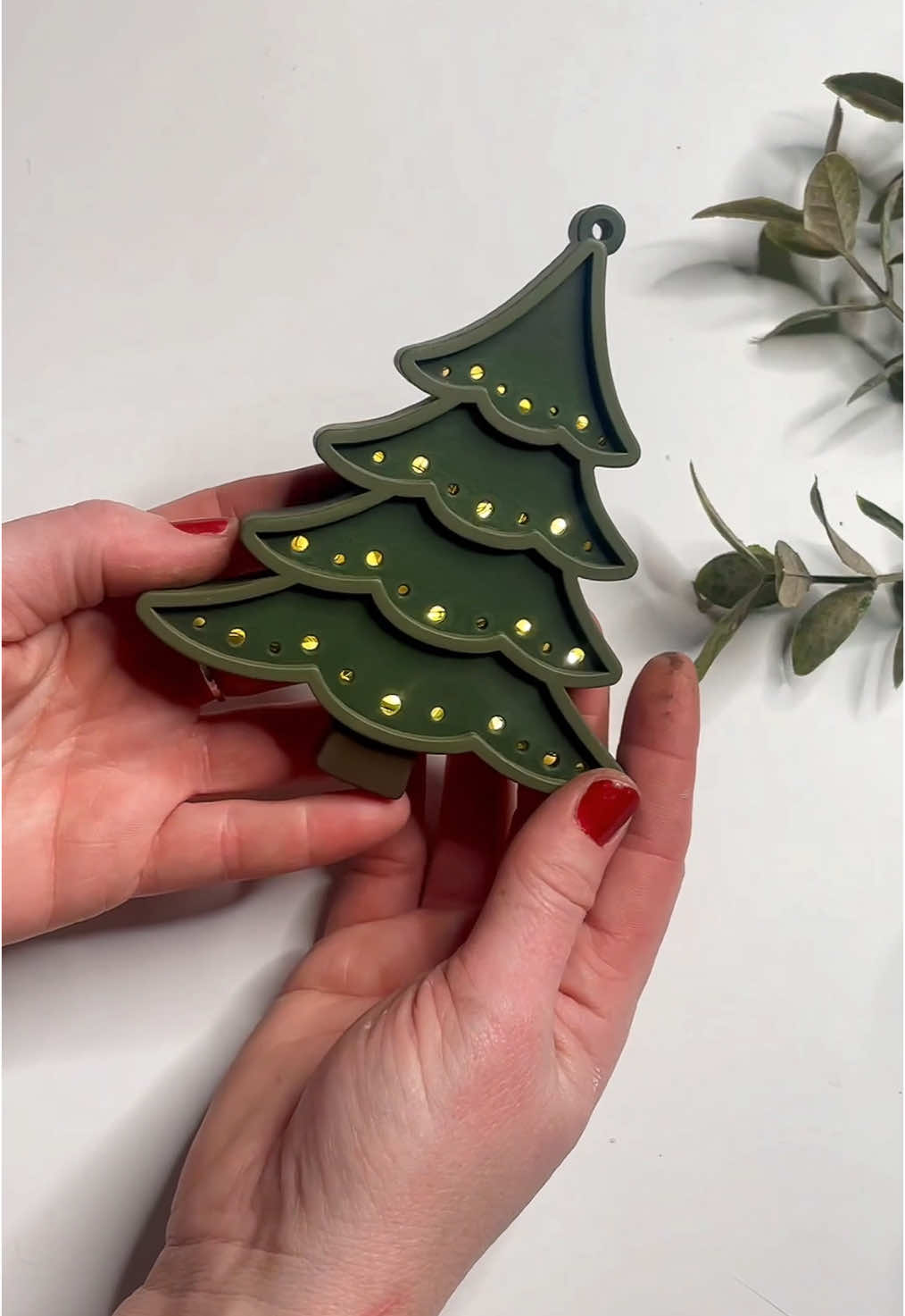 I had to make a light up ornament! This holiday season is sneaking up on me FAST. I’ve got new stuff coming tuesday at 8pm EST. #handmadechristmas #christmaslights #lasercutting #christmasornaments #christmasdecor #handmadeholidaydecor #holidayhustle #arttok 