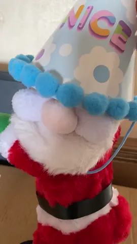 Santa lurking in my warehouse 🎅🎅🫨🫨😈😈#santadance #dancingsanta #santa #christmas2024 #twerking #funnyvideo #toys #cute #xmas #dancetok #christmas 