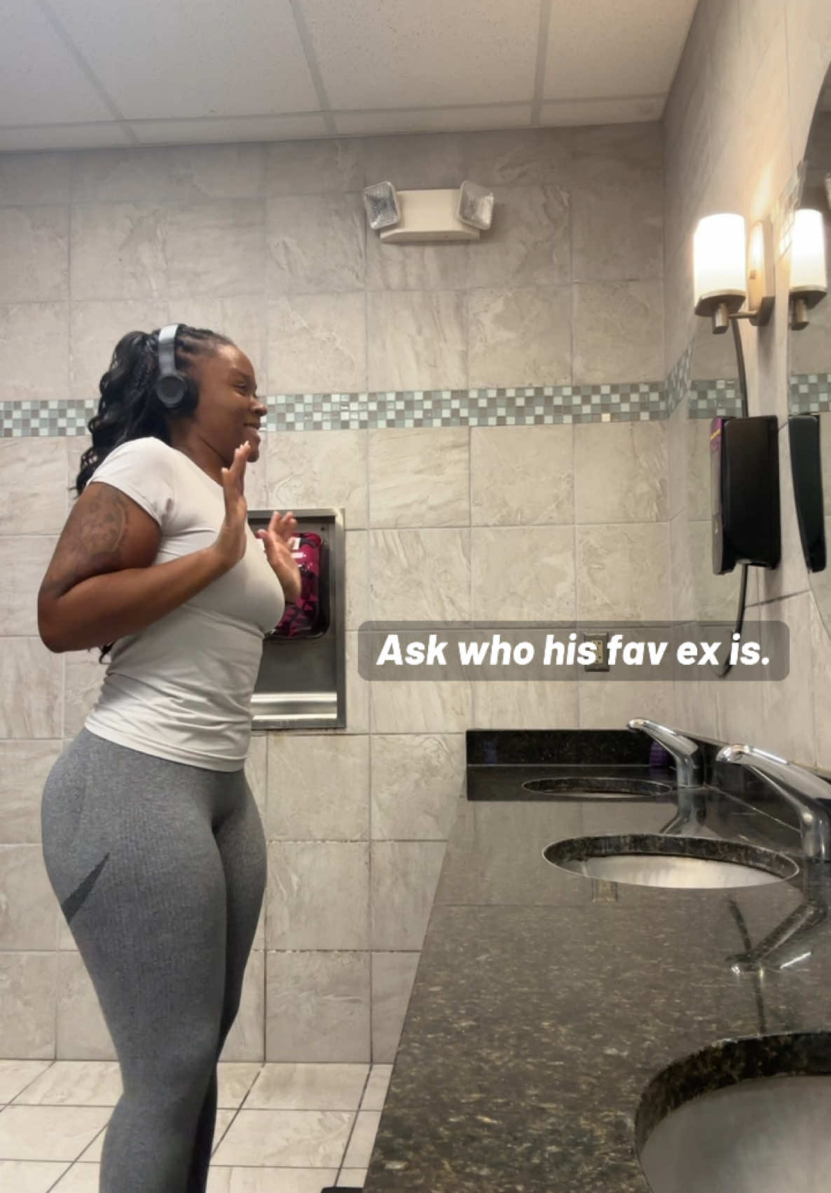 I already know the answer tho 🤣 #jkjk #asklilwayne #bosslady #pf #fyp #bab #gymbae #nickiminaj #greatworkout #legdayeveryday #preworky 