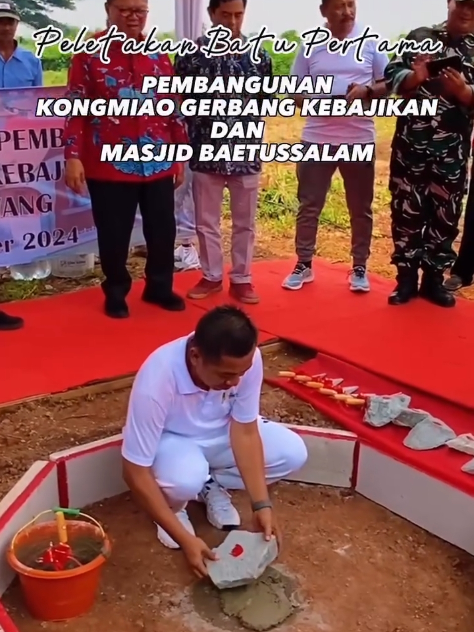 Peletakan Batu Pertama untuk 2 Tempat Ibadah Sekaligus  sebagai tanda percontohan kerukunan umat beragama dan Toleransi  #rumahibadah #Toleransi  #Karawang #KarawangMaju #aepsyaepuloh 