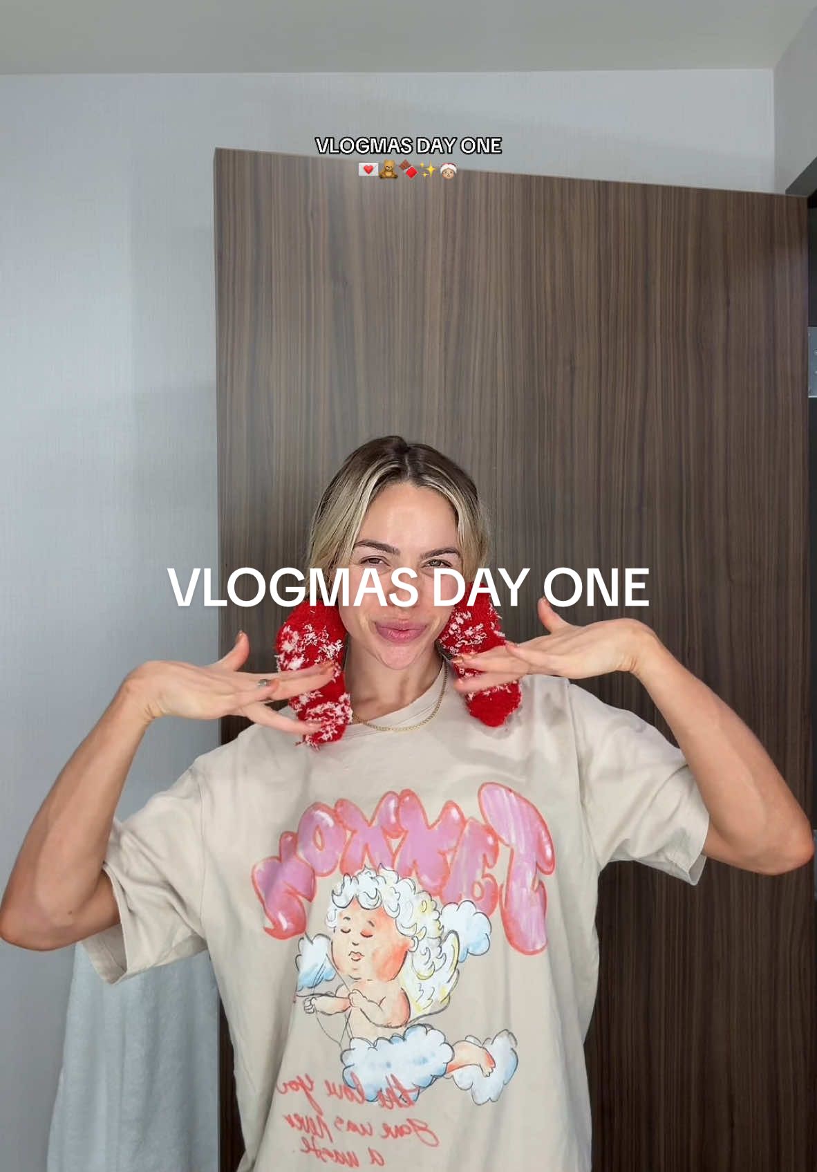 I love watching #Vlogmas so here we are 🤪