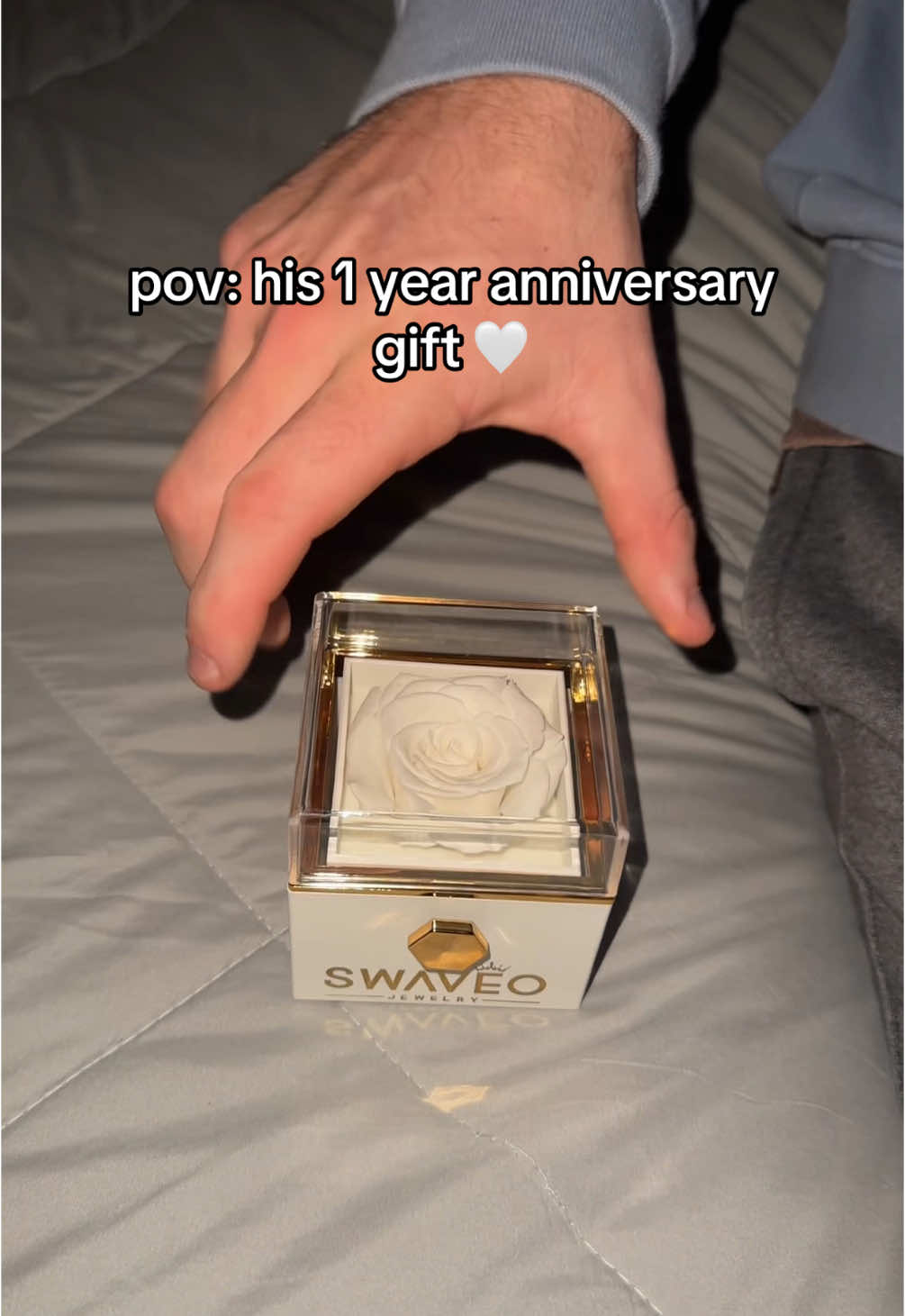 Rotating rose box with necklace from Swaveo 😍 It is so pretty I am so in love 🤍 #necklace #couples #pandora #pandorajewelry #disney #promisering #pandoraring 