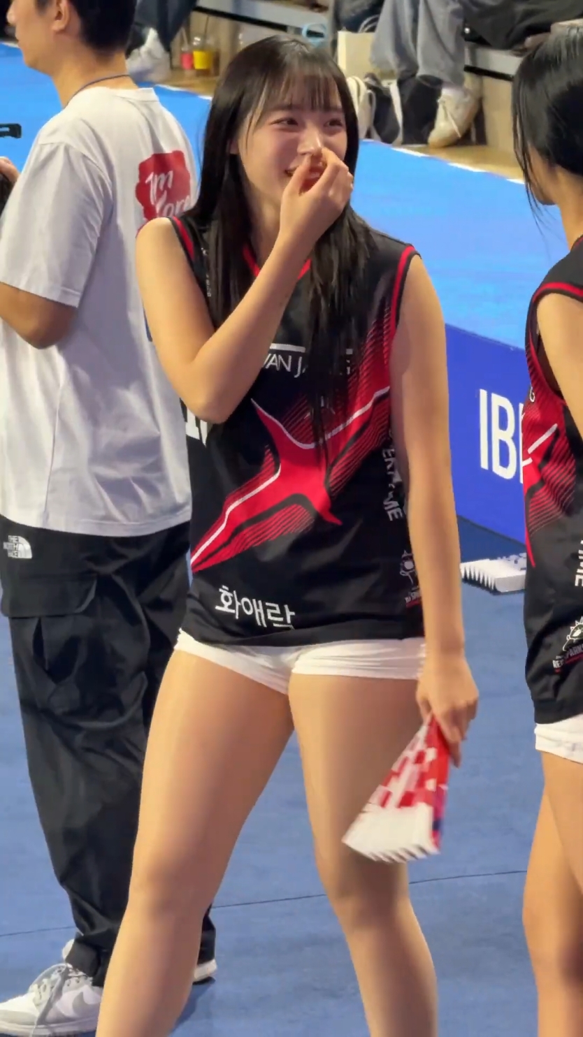 🙎‍♀️#하지원 Ha Ji-won        🧍‍♀️#asian #korean #girl #cheerleader #Daejeon #Red #Sparks     👕#valleyball #jersey #tight #mini #shorts     💇‍♀️#black #long #straight          🎬#순둥이    💽#fancam #vertical #face #241202