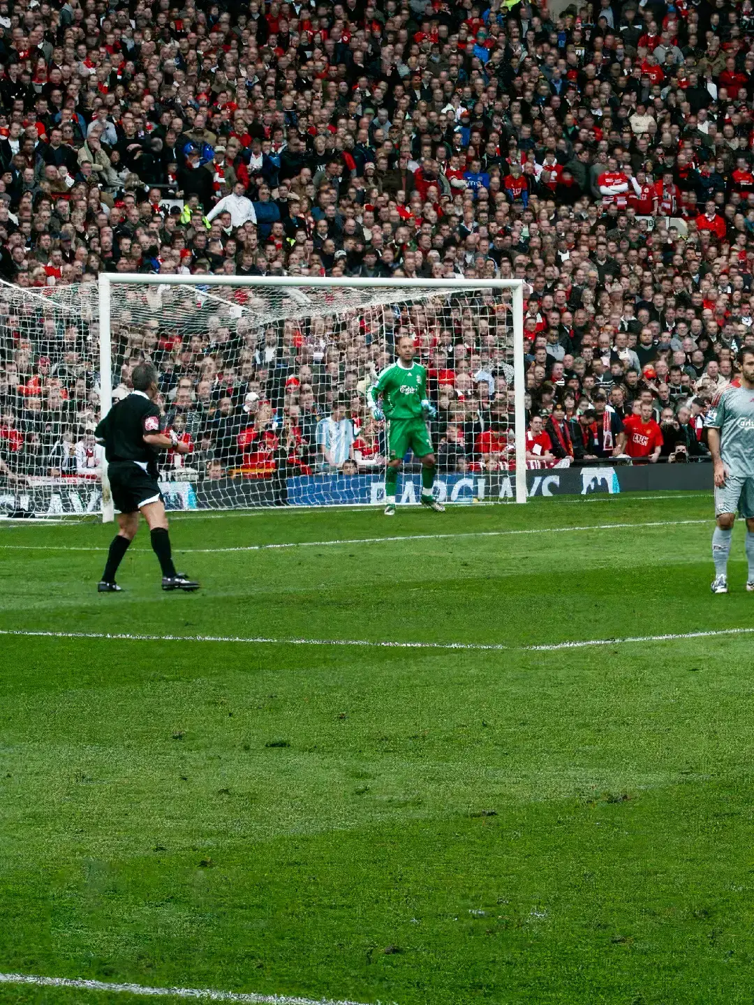 The red devil positioned for the goal 💀 | 📸 2007 #cristianoronaldo #manchesterunited 