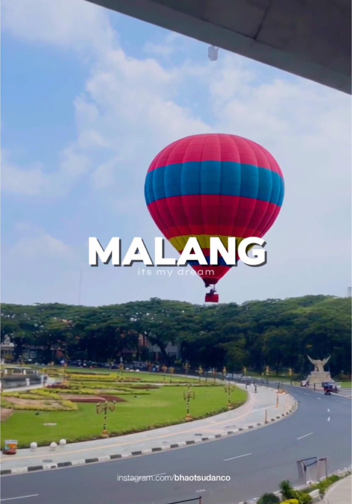 Jangan share ke Temenmu, bisa bahaya :) , Kota Malang ada Balon Udaranya mirip di Kapadokia, Malang, its my dream :)  #malang #fyp #bhaotsudanco #cappadocia #tugumalang #balaikotamalang #balonudara #balonudaraviral #balonudaradimalang #malangviral #malangterkini #malang24jam #wisatamalang #viraltiktok #viralvideo #amazingmalang #kapadokia #alunaluntugumalang #tugumalangviral #malangnews #breakingnews 