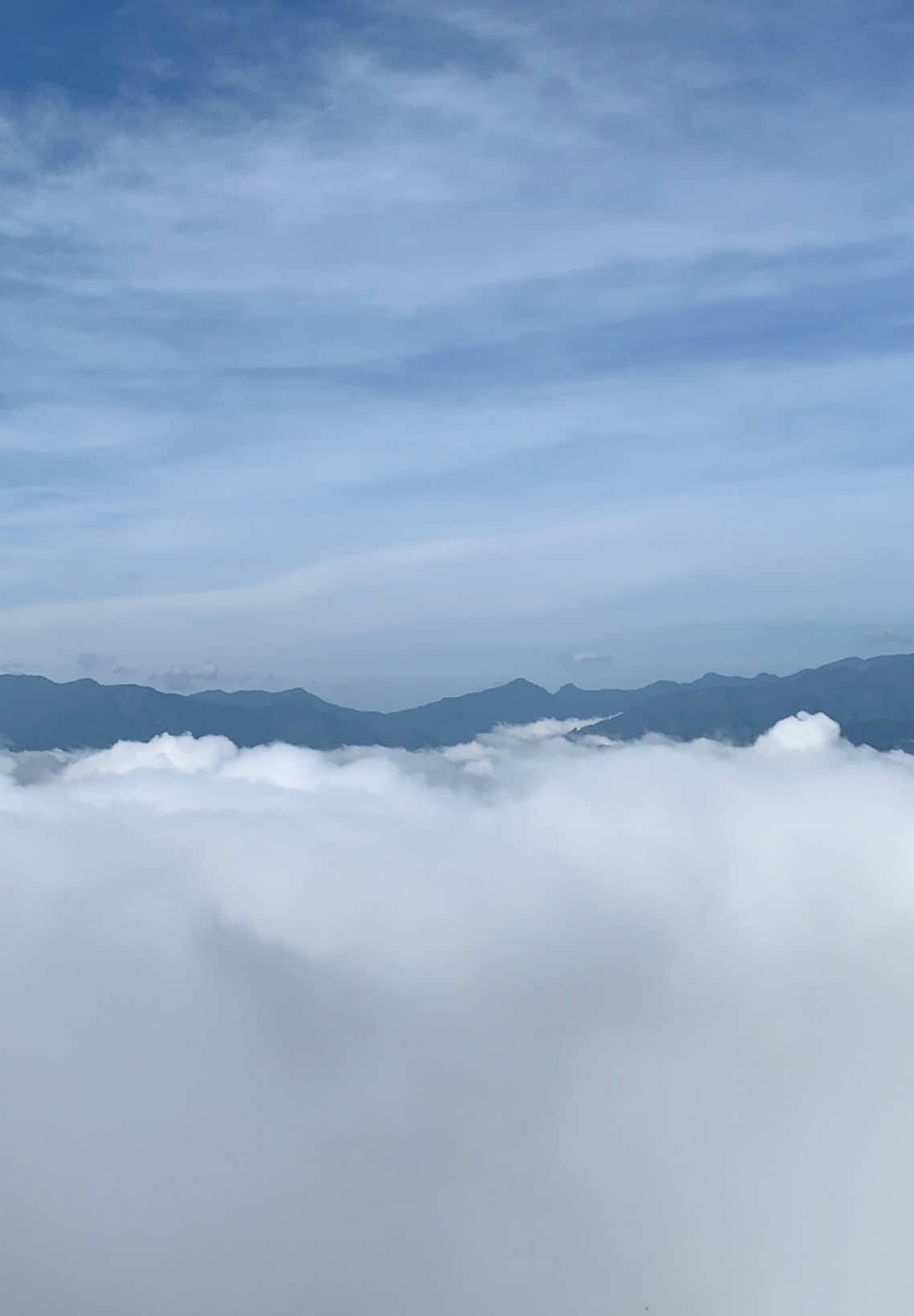 🍃ทะเลหมอกยามเช้า ฮีลใจมากๆ 🍊📸⛰️#กลอเซโล #ทะเลหมอก #ธรรมชาติ #ธรรมชาติบําบัด #ฮีลใจ #ความสุข #พาเที่ยวดอย   😊💚🦋