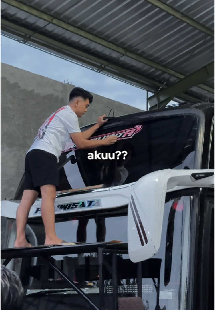 🥹🥹  #doktercinta #doktercintaofficial #newmanjatrans #newmanja #busmania #basuri #teloletbasuri #vidiobus #storybus #sadstory #buspariwisata #fyppppppppppppppppppppppp 