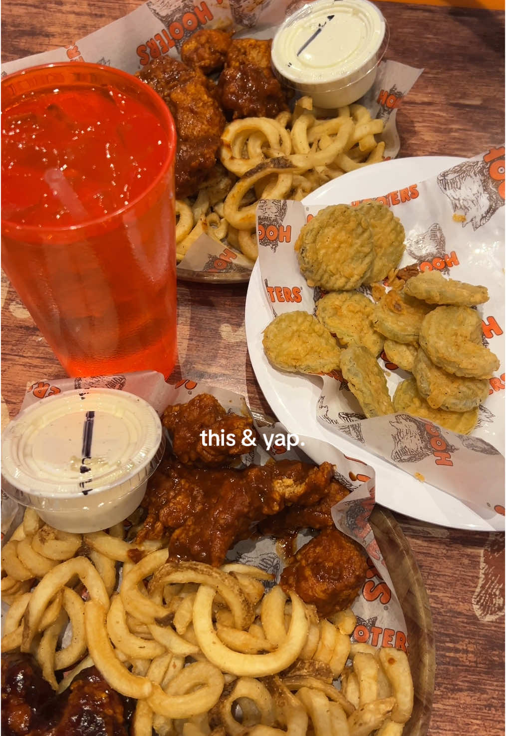 our yap sesssion was so good that our waitress brought us a bag to put our boxes away when we didn’t need one, def was a cue to dip 🙂‍↕️🙂‍↕️😭 @vicky rodriguez ♡ #thisandyap #yapsession #bestfriendcheck #hooters #gossipwithwings #teawasspilled 