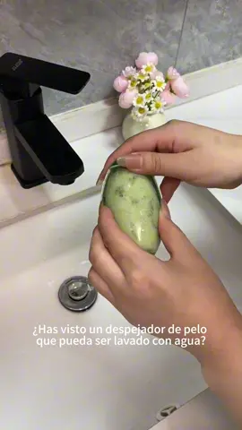 ¡Di adiós al pelo de mascotas y las pelusas con este rodillo adhesivo lavable para pelusas! #lintroller #pets #pet #homeimprovement #musthaves #goodthing 