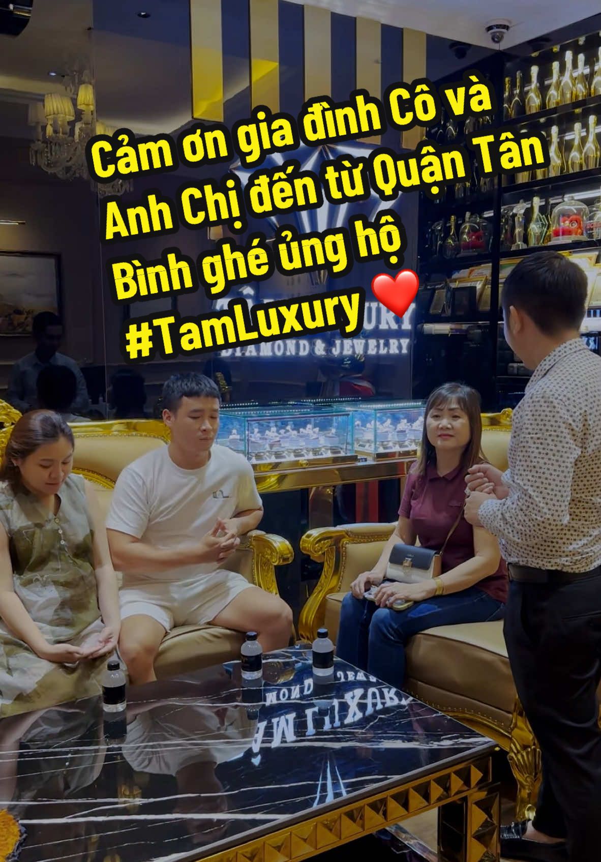 Cảm ơn gia đình Cô và Anh Chị đến từ Quận Tân Bình ghé ủng hộ #TamLuxury siêu phẩm nhẫn nữ viên chủ 9,9mm kiểm định quốc tế #GIA 🥰 #TamLuxuryVN #TamLuxuryChanel #CongtyTNHHTamLuxury #TamLuxuryDiamondJewelry #TamLuxuryHonCaMotChuTam #Nhannukimcuong 