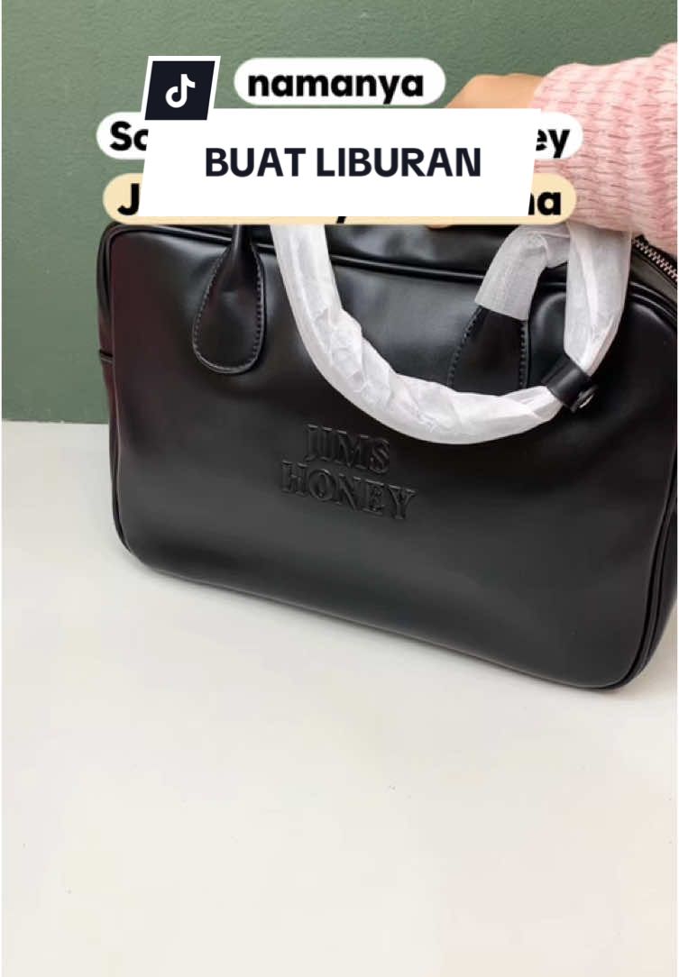 rekomendasi tas yang cocok buat liburan akhir tahun ada si Scarlett Bag Jims Honey kolaborasi sama Sabrina✨ #scarlettbagjimshoney #Jimshoneysurabayastore #PromoGuncang1212 #WIBGajian #BeliLokal -ch