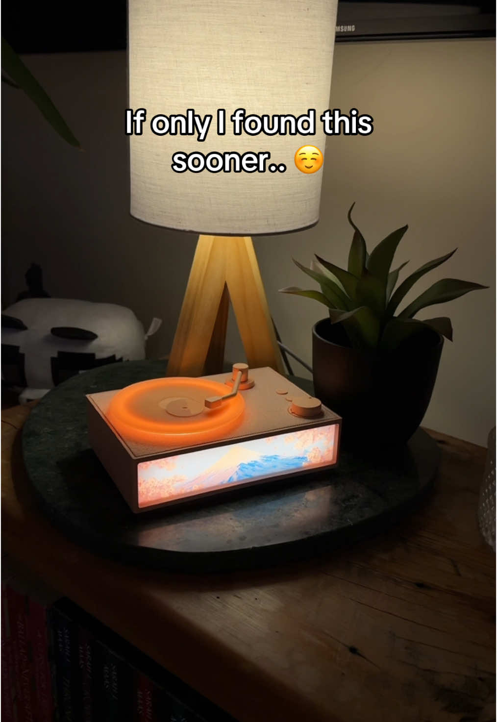 This made my room feel so cute… 🥹❤️ #lamp #cute #vinyl #gift 