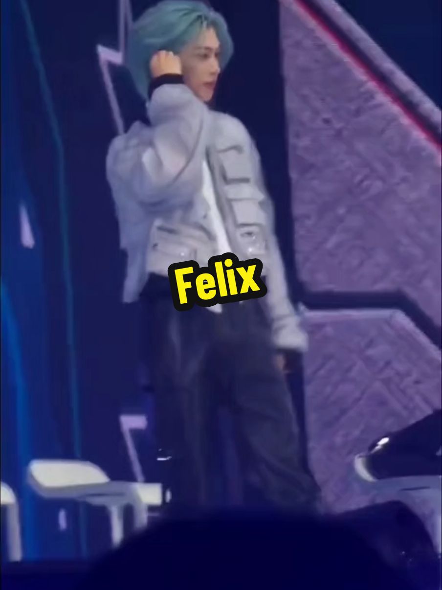 Felix live #felix #leefelix #straykids #straykidsfelix #felixsunshine #WeLoveYouFelix #felixknowswhatsgoingontiktok #felixstraykids #leefelixskz  #우리_행복은_언제나_용복이야 #GlobalIconLeeFelix #StrayKids #스트레이키즈 #필릭스 #Felix