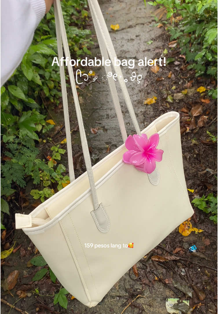 Can’t believe 159 lang tooo!🥹🫶🏻 link on yellow basket.✨ #fyp #fypage #womenbags #bags #whitebag #affiliate #tiktokaffiliate 