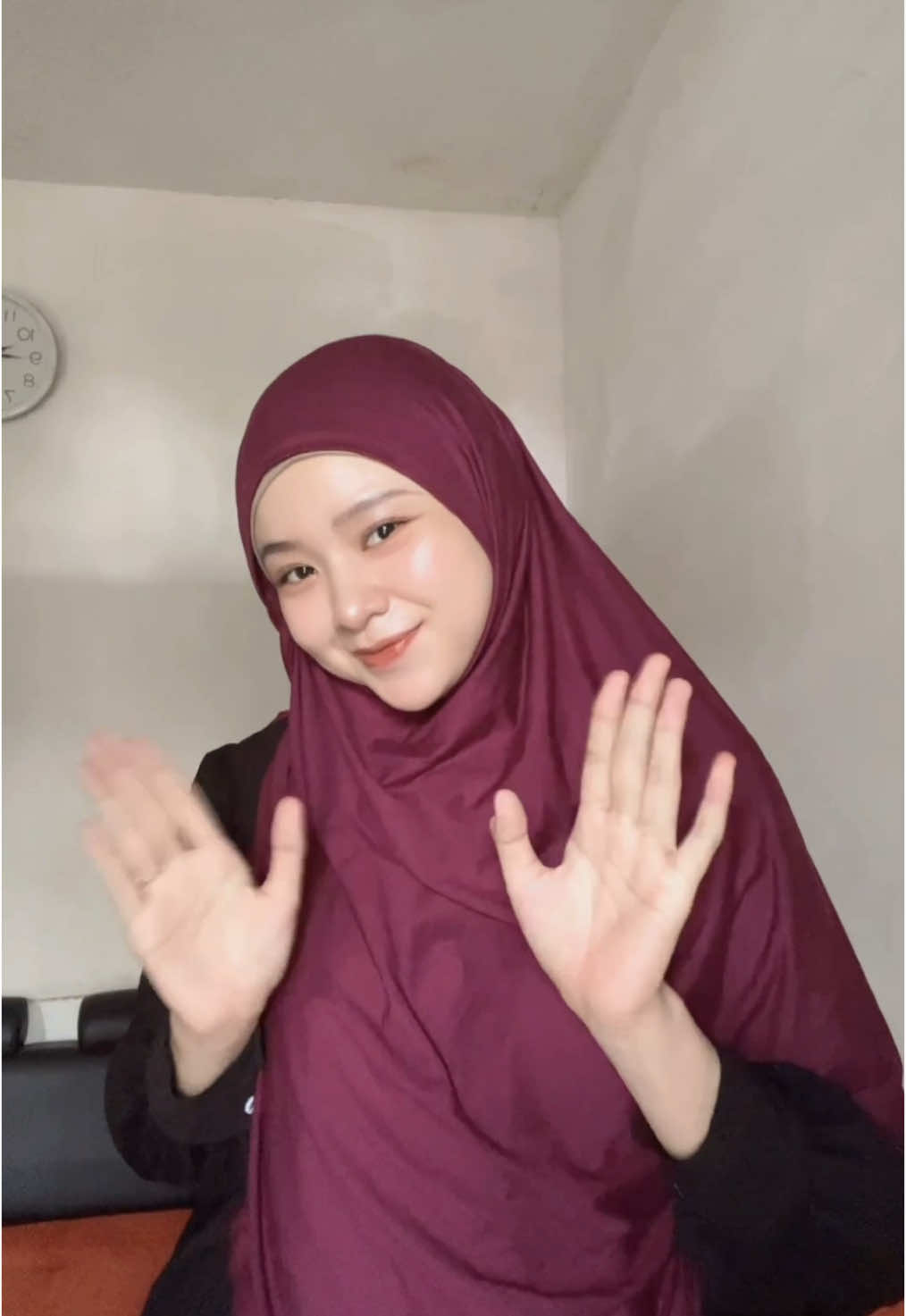 pashmina kaos bisa syar'i , sisi kanan dan kirinya bentuk oval🥰🤏🏻 comelll, aku pake burgundy ya❤️ #pashminakaos 