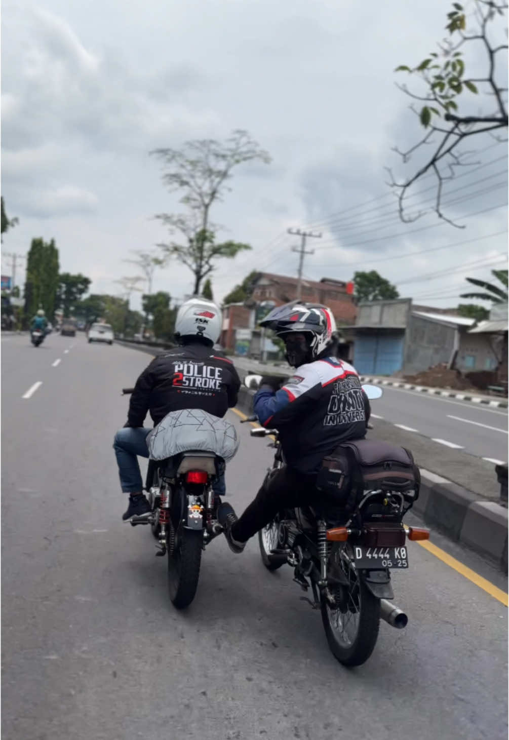 Jangan tinggalkan temanmu dlm kondisi apapun @police 2stroke indonesia  #rxking #rxkingindonesia #rxking135cc #fypシ゚viral #twostroke #2tak #police2strokeindonesia 