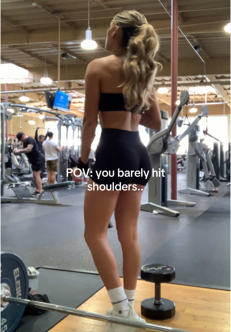 Less really is more ig #gym #GymTok #gymmotivation #gymgirlsoftiktok #shoulderworkout 