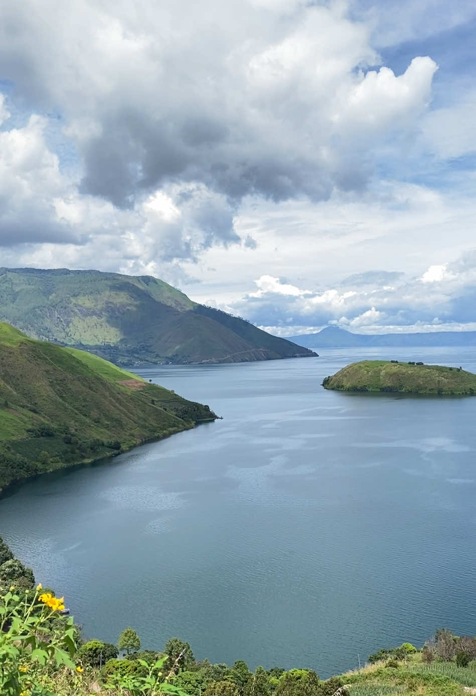 Tahun baru ke danau toba kita ?? _ Yuk agendakan kesini PRIVATE TRIP bareng @yukberkelana ! _ Whatsapp/DM for booking & date, details price list +6281376010844 (admin) #pelancongtoba #yukberkelana #travelmedan#traveltoba #pakejmurahmedan #pakejcutimedan #pakejmedan #medan #travelaceh #laketoba #singaporetrip #pakejmedanlaketoba #sumaterautara #pakejsupirmedan #pakejtasiktoba #pakejtoba #tourtoba #tasiktoba #pakejtourmedan #malaysiatour #pakejmalaysia #supirmedan #cutimedan #pakejaceh #pakejbromo