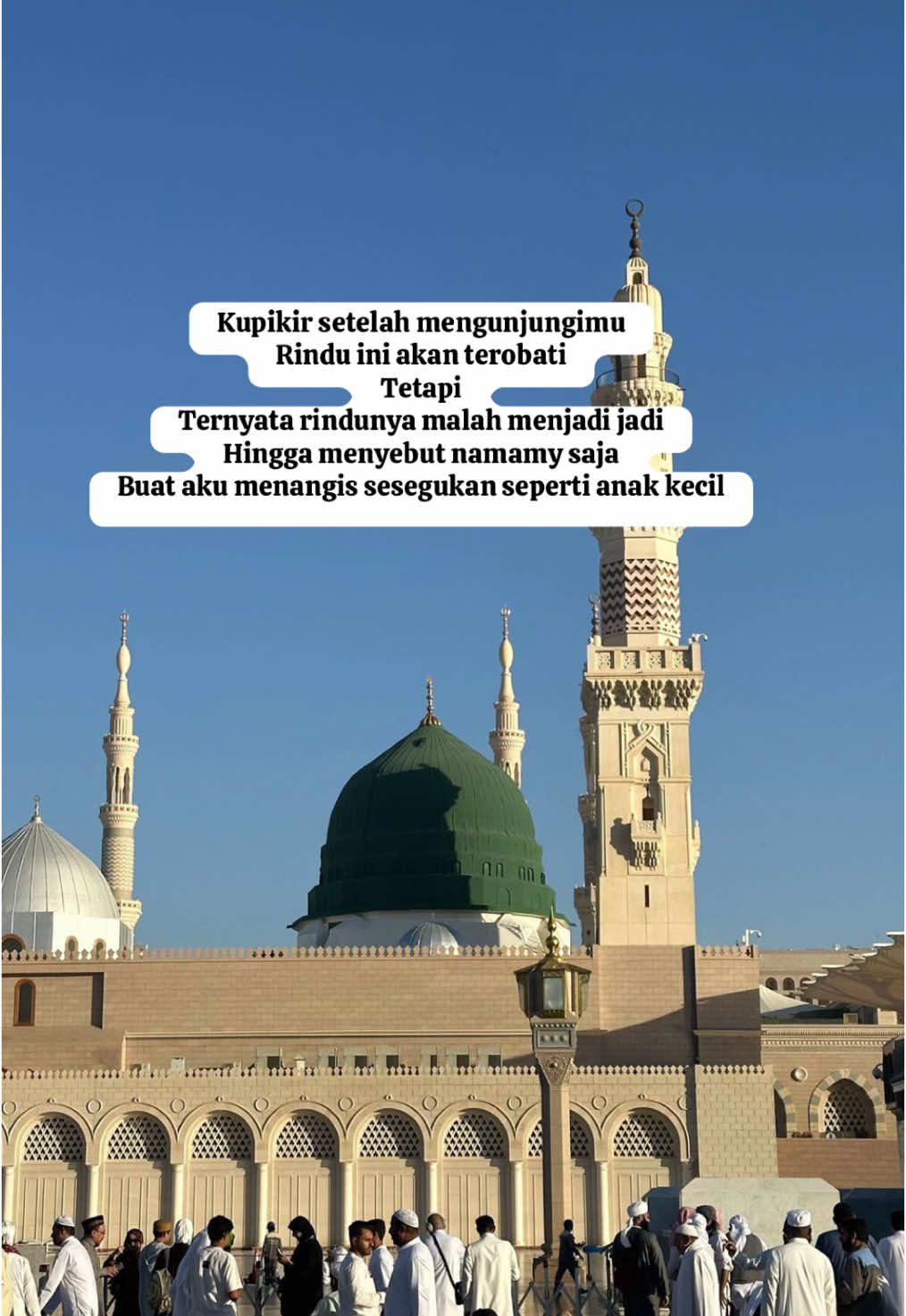 Kelak kamu akan rasakan betapa tenangnya duduk  disini sambil bershalawat, menyampaikan  rasa rindumu secara langsung kepada Rasulullah 🤲🤲🤲 #madinahalmunawaroh#madina #raudah 