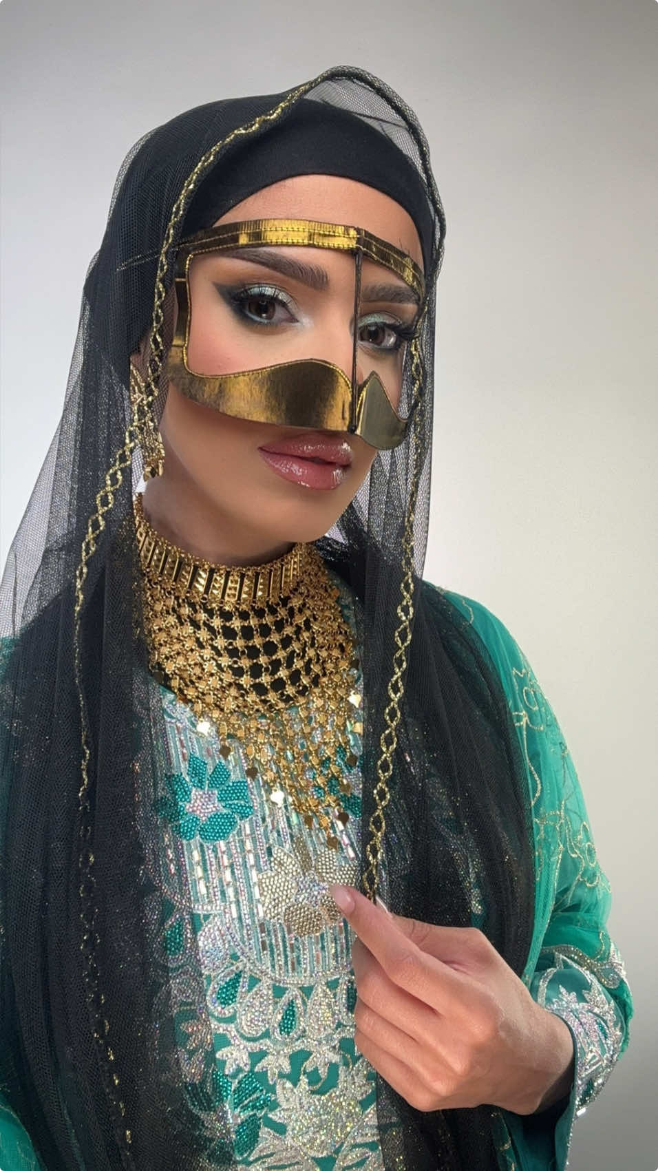 كل عام و شعب الإمارات بخير 🇦🇪♥️ #emirates #uae #uae #makeup #traditional #transformation #مكياج #الامارات #الامارات_العربية_المتحده🇦🇪 #العيد_الوطني_الاماراتي #العيد_الوطني