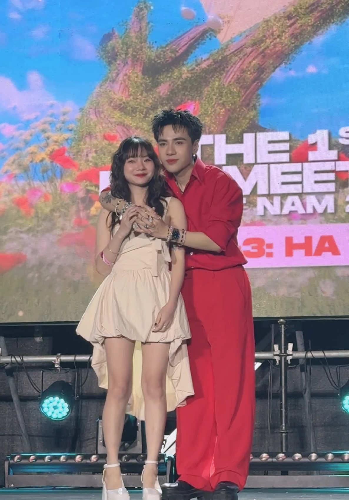 Muzik vô coi chồng vợ hài nèeeee @Quang Hùng MasterD  ❤️❤️  #fanmeetingquanghungmasterd #fanmeeting #muzik 