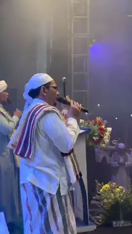 siapa yang hadir semalem di alun alun kota bekasi ☝🏻#habibabdullahbinalialatthos #habibalwialathos #majelisalmunawwir #majelissholawat #majelismaulid 