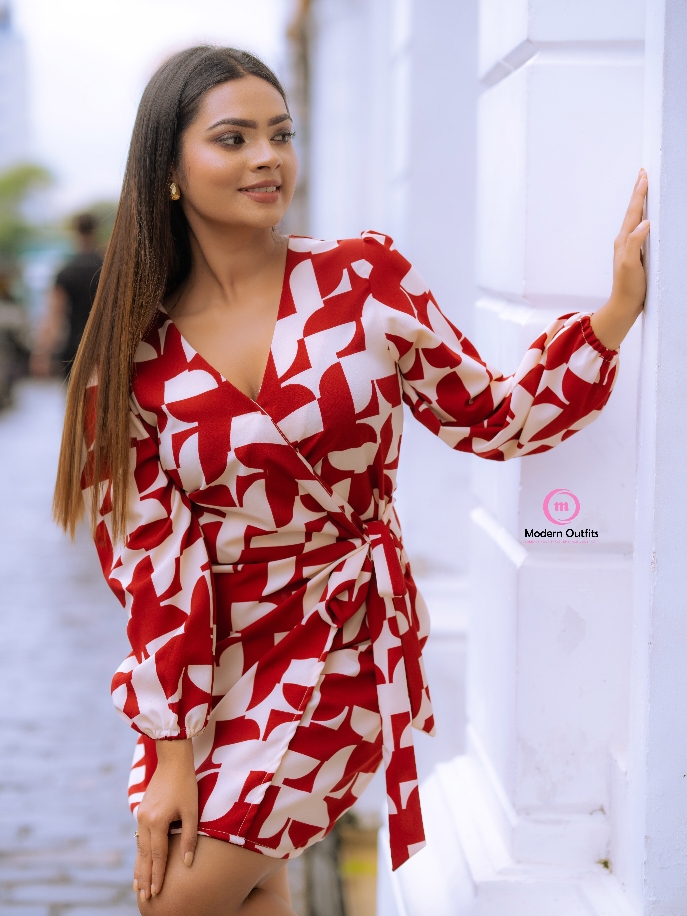 ' Valentina ' Cross over Mini Dress ❤️ ❤️  Shop Now - https://modernoutfitslk.com Price : 3,450/- Material : Masha  Available Sizes : S, M, L, XL (UK 8, 10, 12, 14) Model Wears : UK 10 (M) Inbox us on Facebook | Order through WhatsApp +94 76 799 6568 DM us on Instagram at _modern_outfits_lk 📌 KOKO payment available  📌 Mintpay payment available  . . . . #modernoutfitslk #modernoutfits #onemillionaudition #onlineshopping  #latestcollection #colorful #crosoverdressers #white #bodycondress #pinkdress #merrondress 