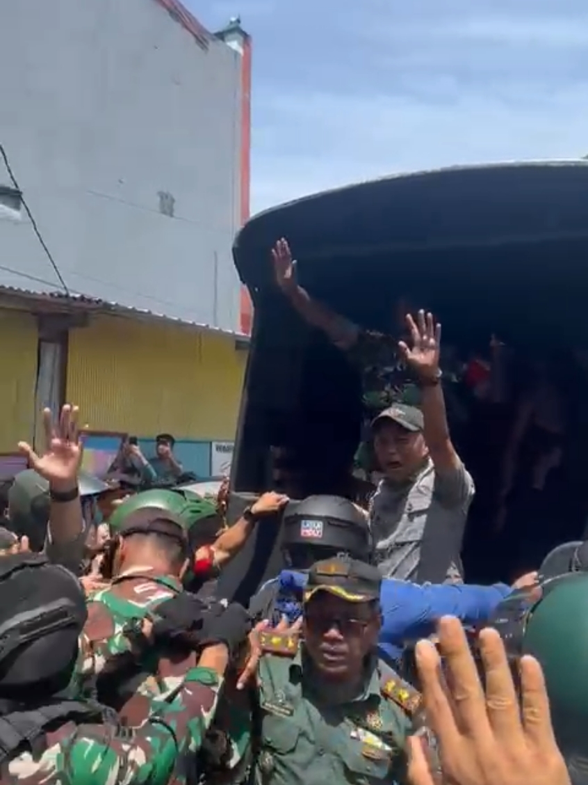 TNI Amankan Mahasiswa Papua Di Makassar #infokejadianmakassar #makassarviral #viral 