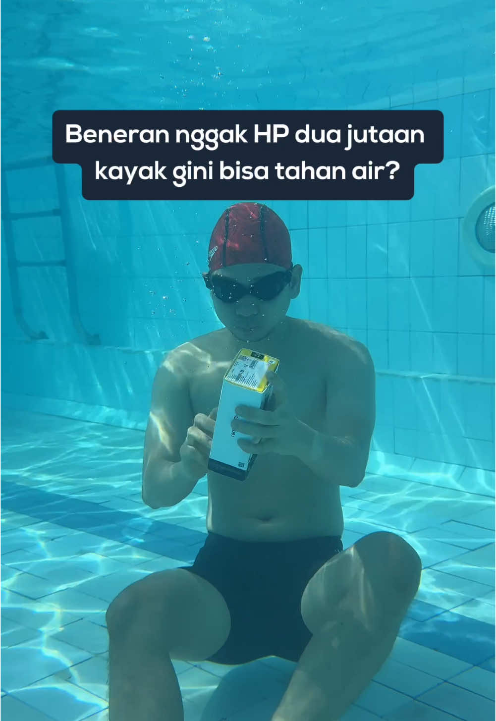 HP 2juta kecil tpi bisa tahan air dengan IP68 & IP69 begini. Calon2 HP lapangan 🫡 @realmeindonesia #realmeC75 #realmeC75BestWaterproof #UnderwaterDominator