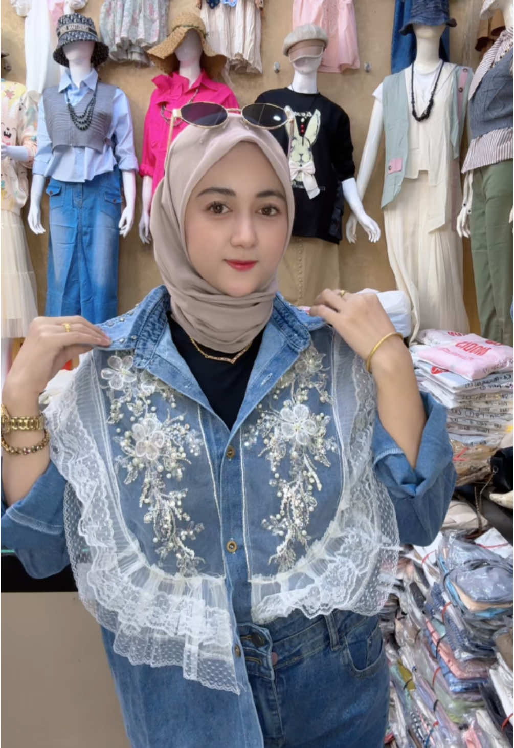 Masyaalah buruan join live kk syg 🫶🏼jam 11.00 yaa#masyaallahtabarakkallah #outfitdaily #kemejaoversize #fashiontiktok 