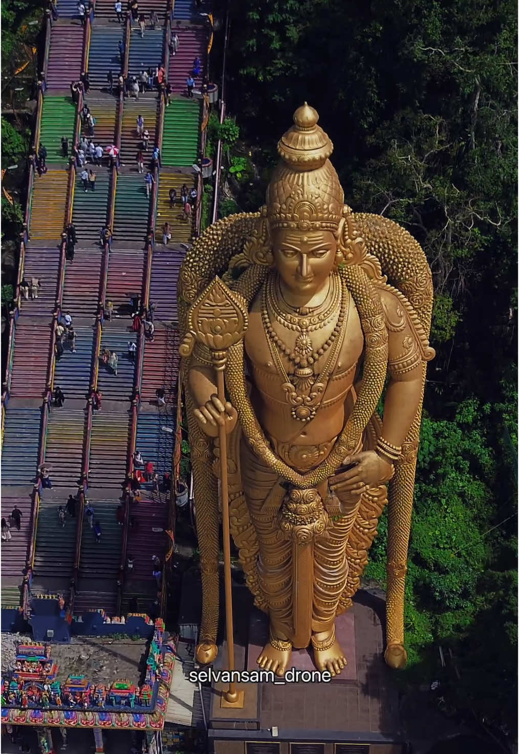 Batu Caves Murugaa🦚😇 #muruganthunai #muruga #batucavesmurugan #velava #thaipusam2025 #hindutemple #muruganstatuemalaysia #djivideography #djimalaysia #djiglobal #selvansamdrone #fypシ゚ #trending #onemillionaudition #astroulagam 