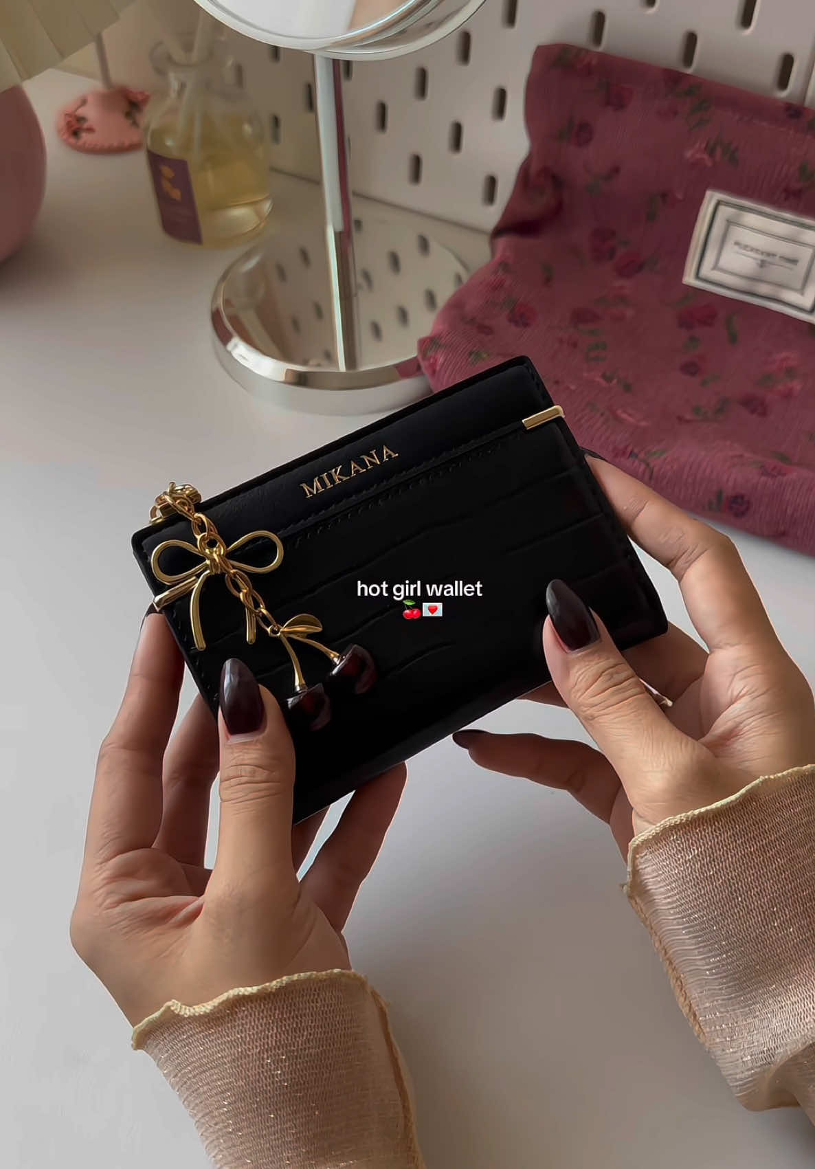 this classy wallet >> 🖤💫 #wallet #walletforwomen #smallwallet #wallettok #minimalistwallet #compactwallet #minimalist #straightener #trending #viral 